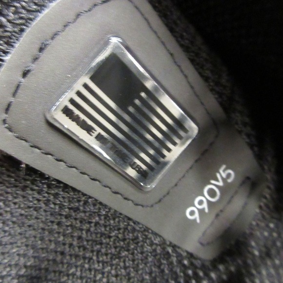 New Balance Womens 990v5 Sneaker Shoes size 9.5 B Black Suede w990bk5 - Picture 12 of 12